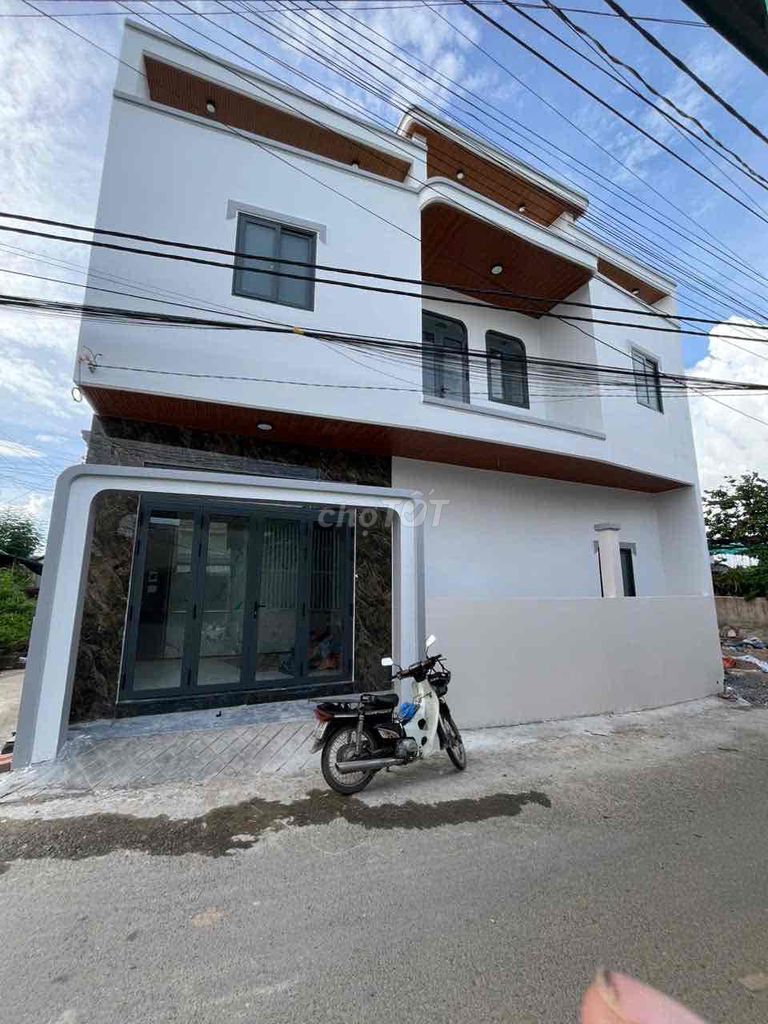 BÁN GẤP NHÀ SỔ RIÊNG NGAY NGÃ TƯ ĐƯỜNG XE HƠI P.TÂN VẠN - 3,550 TỶ
