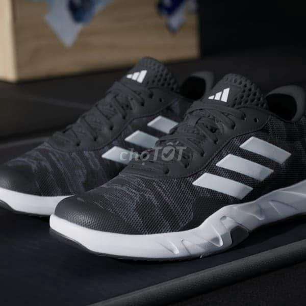 Giày tập adidas