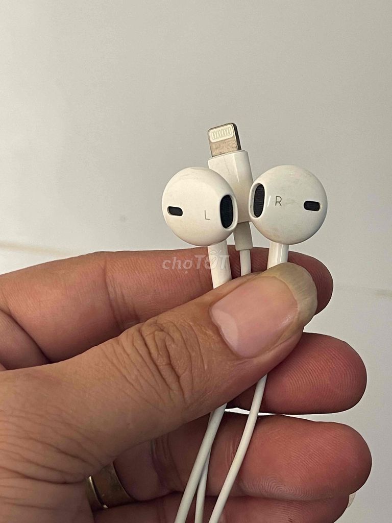 Tai nghe Apple Lightning. Mua bán Tivi, Âm thanh tại Quận Tân Phú Tp Hồ Chí Minh được đăng bởi Trịnh Nguyên  hình 1
