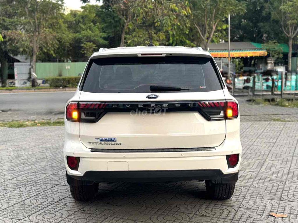 EVEREST TITANIUM 4x2 2022 MÀU TRẮNG LƯỚT 20,000KM. Mua bán Ô tô tại Quận Tân Phú Tp Hồ Chí Minh được đăng bởi Duy Tô Sài Gòn Ford hình 3