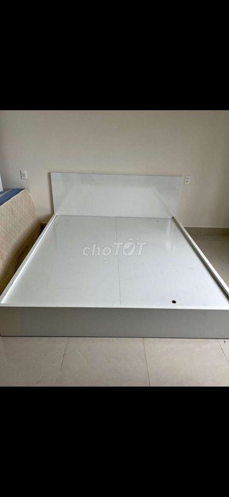 GIƯỜNG GỖ CÔNG NGHIỆP (MDF) MÀU TRẮNG TRƠN RỘNG1M8