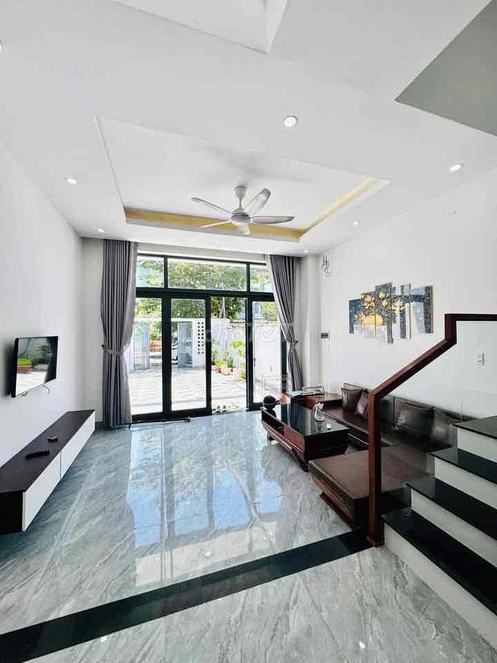 Furnished 3-storey house with car yard in Nam Hòa Xuân — photo 2