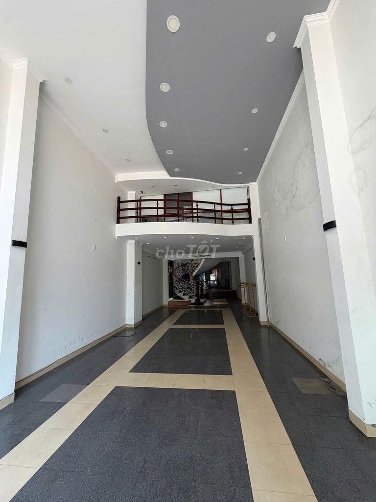 Аренда · 10 комн. · 141 м² · Quận Hải Châu, ул. Đường Phan Châu Trinh