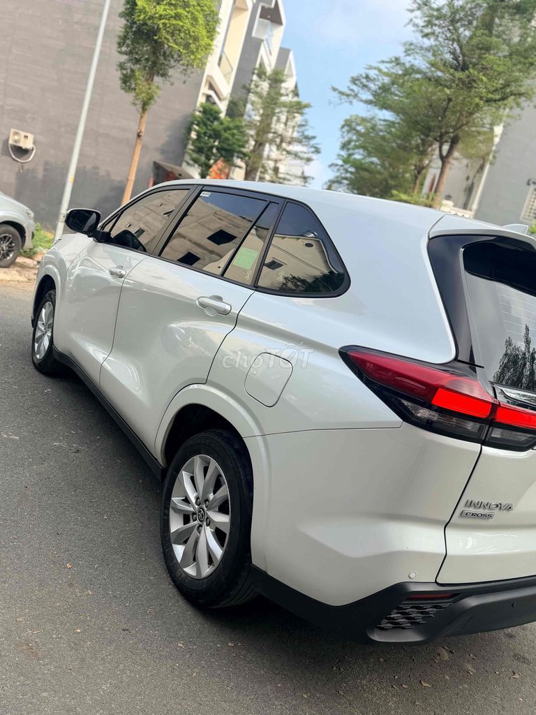 Toyota Innova cross 2024 V cao cấp 1 chủ zin đẹp. Mua bán Ô tô tại Thành phố Thuận An Bình Dương được đăng bởi Kim Nam Auto Tom  hình 7