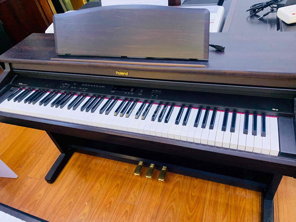 piano roland hp335