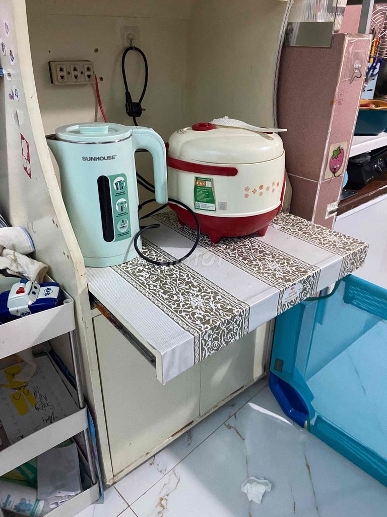 Bàn học sinh nữ màu hồng và tủ gỗ trắng. Mua bán Bàn ghế tại Huyện Nhà Bè Tp Hồ Chí Minh được đăng bởi Hưng lê hình 1