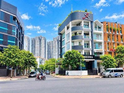 Rent · 4 bd · 130 м² · Quận 7, ул. Nguyễn Hữu Thọ
