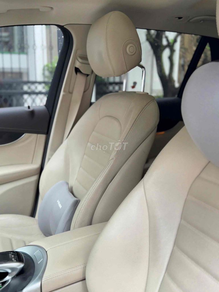 Mercedes Benz GLC300 4Matic sx 2018 đen/kem