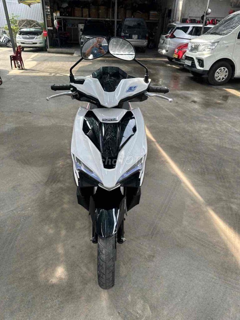 Honda Airblade 125 Fi trắng đen đời 2016 bstp. Mua bán Xe máy tại Quận 11 Tp Hồ Chí Minh được đăng bởi nguyên xuan thinh hình 4