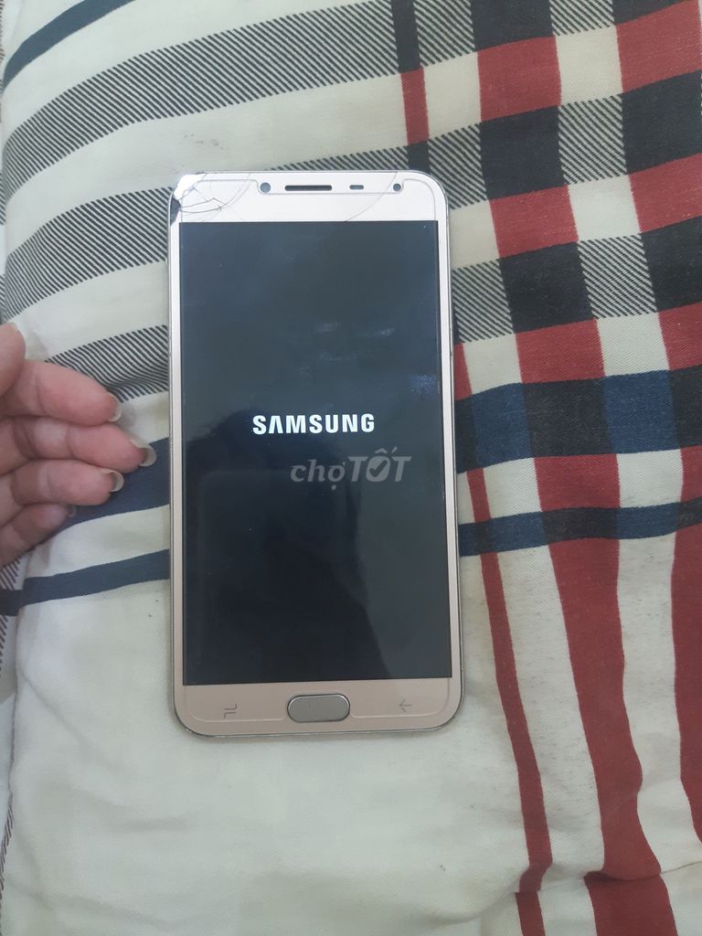 Samsung Galaxy J4 2018 Vàng hồng Hỏng. Mua bán Điện thoại tại Quận Cầu Giấy Hà Nội được đăng bởi Thanh Thủy 10a6 - 27 Chu hình 1