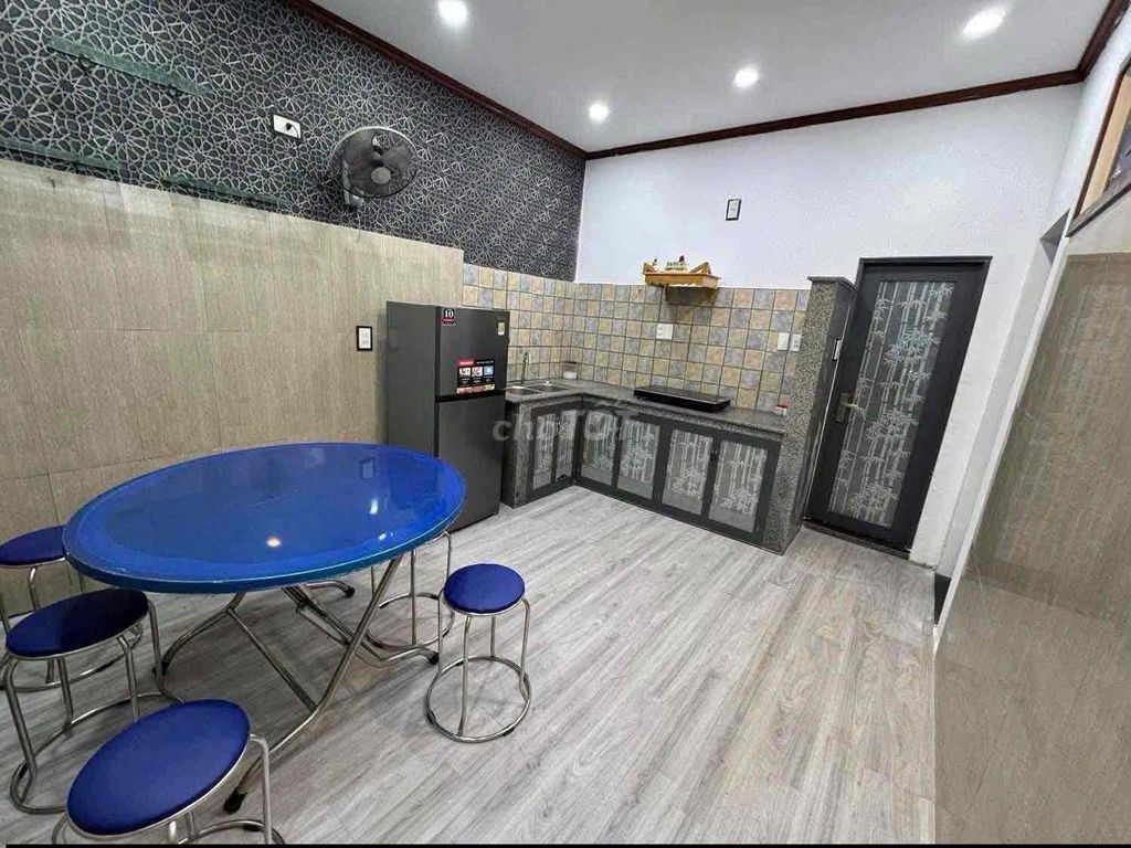 Two-storey house with private parking off Ông Ích Khiêm — photo 6