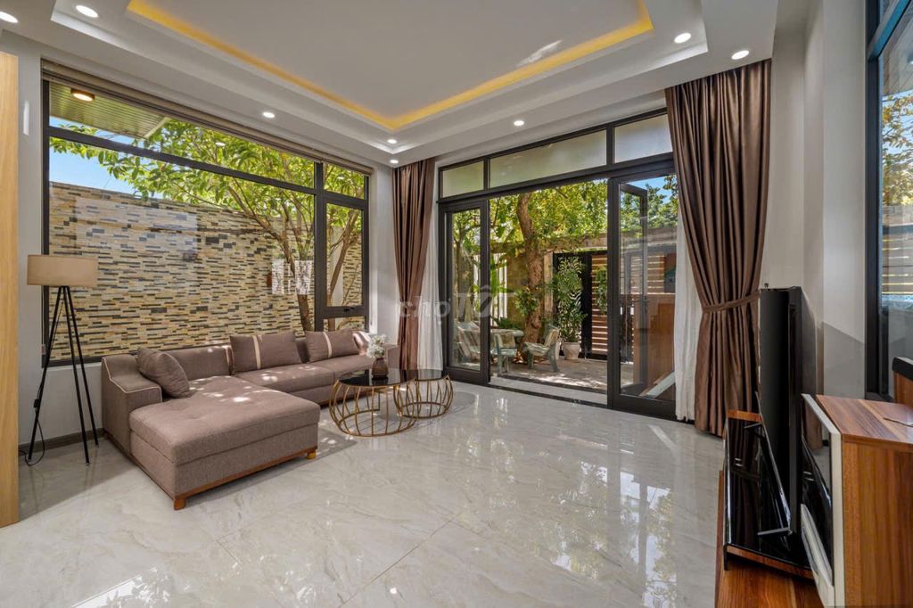 Меблированная вилла с бассейном и 5 спальнями у моста Thuận Phước — фото 10