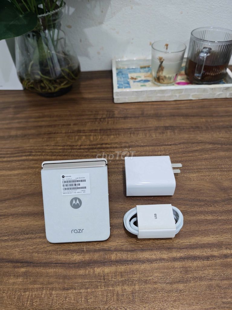 Motorola Razr 50 5G 8/256 sạc cáp có ship COD. Mua bán Điện thoại tại Quận Hoàng Mai Hà Nội được đăng bởi Trần Ngọc Hiếu hình 1