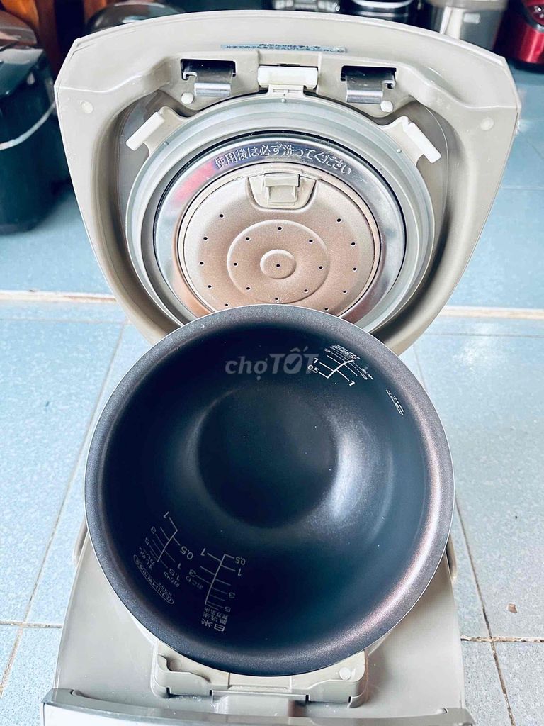 Nồi cơm điện Sanyo nội địa nhật. Mua bán Bếp, lò, đồ điện nhà bếp tại Huyện Yên Thành Nghệ An được đăng bởi Phan Hoang hình 1