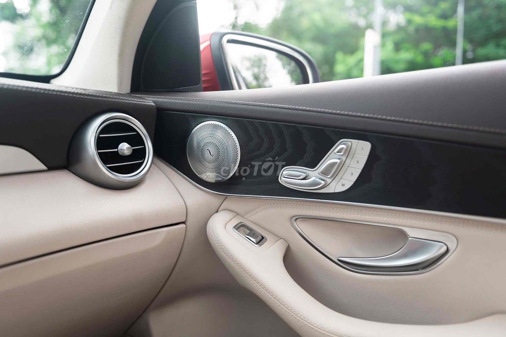 Mercedes Benz GLC 2019 300 - 68000 km. Mua bán Ô tô tại Quận 7 Tp Hồ Chí Minh được đăng bởi TrầnKimLA hình 14