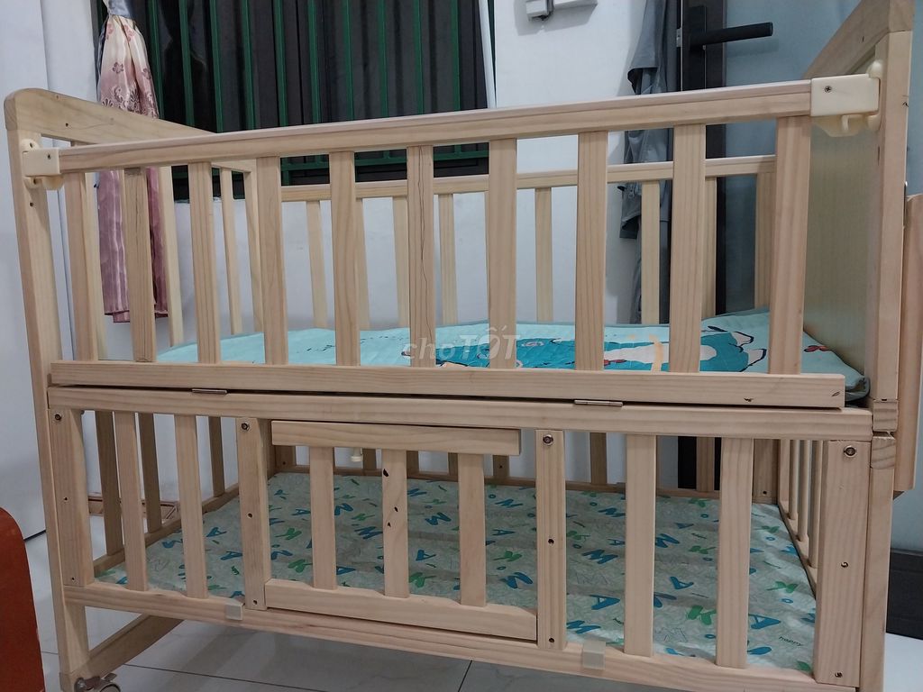 Thanh lý Cũi gỗ em bé Gỗ tự nhiên Vàng nhạt. Mua bán Mẹ và bé tại Quận Sơn Trà Đà Nẵng được đăng bởi Thao Cao hình 1