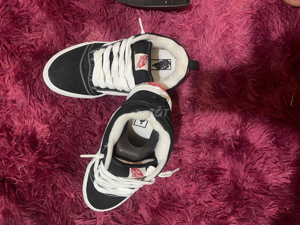 Giày thể thao Vans Nam Đen size 42. Mua bán Giày dép tại Huyện Văn Chấn Yên Bái được đăng bởi Văn Hà hình 1