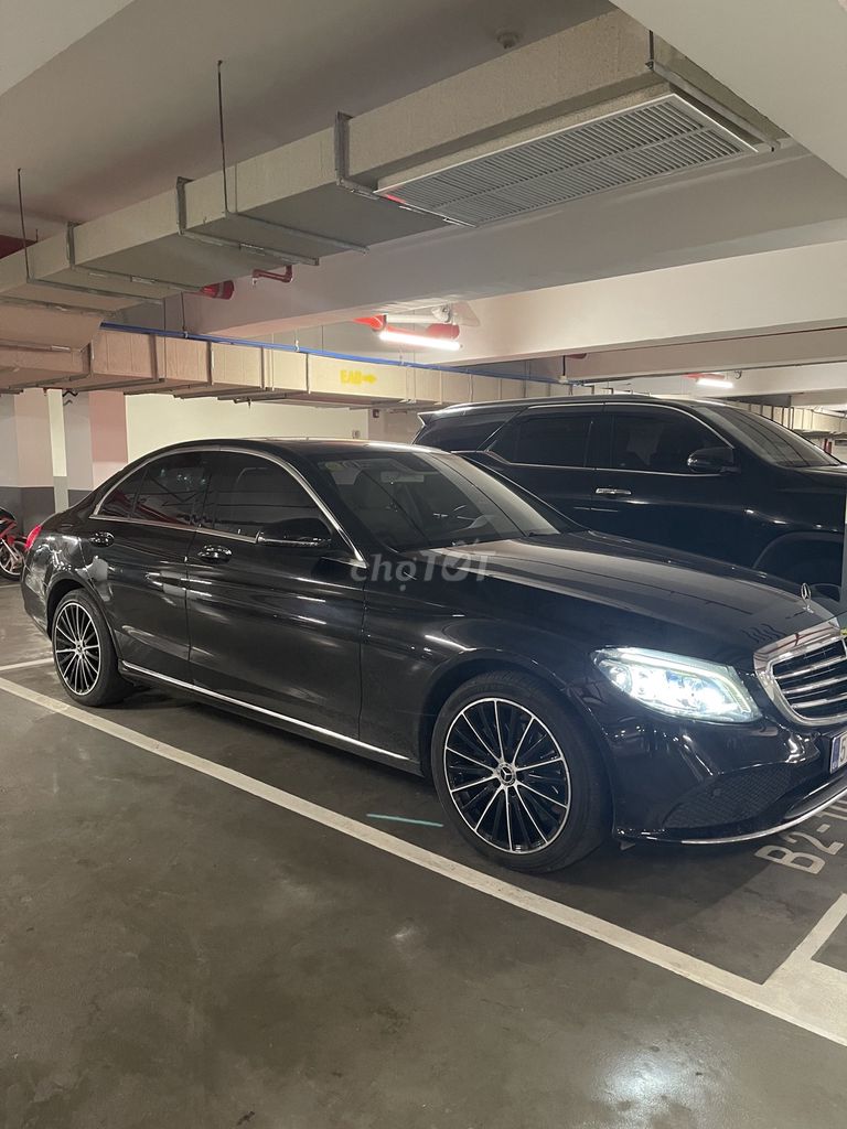 Mercedes-Benz C200 Exclusive 2019 màu đen. Mua bán Ô tô tại Thành phố Thủ Đức Tp Hồ Chí Minh được đăng bởi Huynh Linh hình 2
