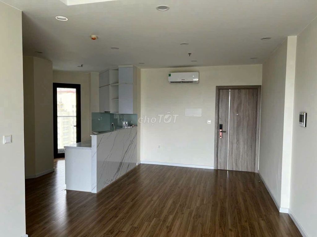 Продается квартира TRINITY TOWER 91 м2, 3 спальни, вид на озеро