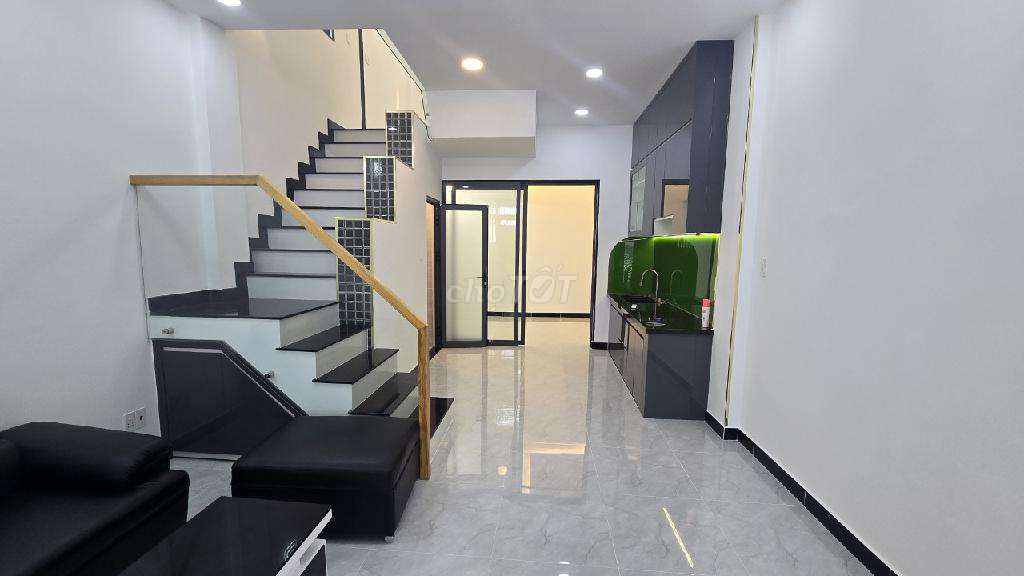 Nhà 2 tầng, mới tinh, 50m2, ngang 4.2m, sát mặt tiền, TrầnPhú, P9, Q5.