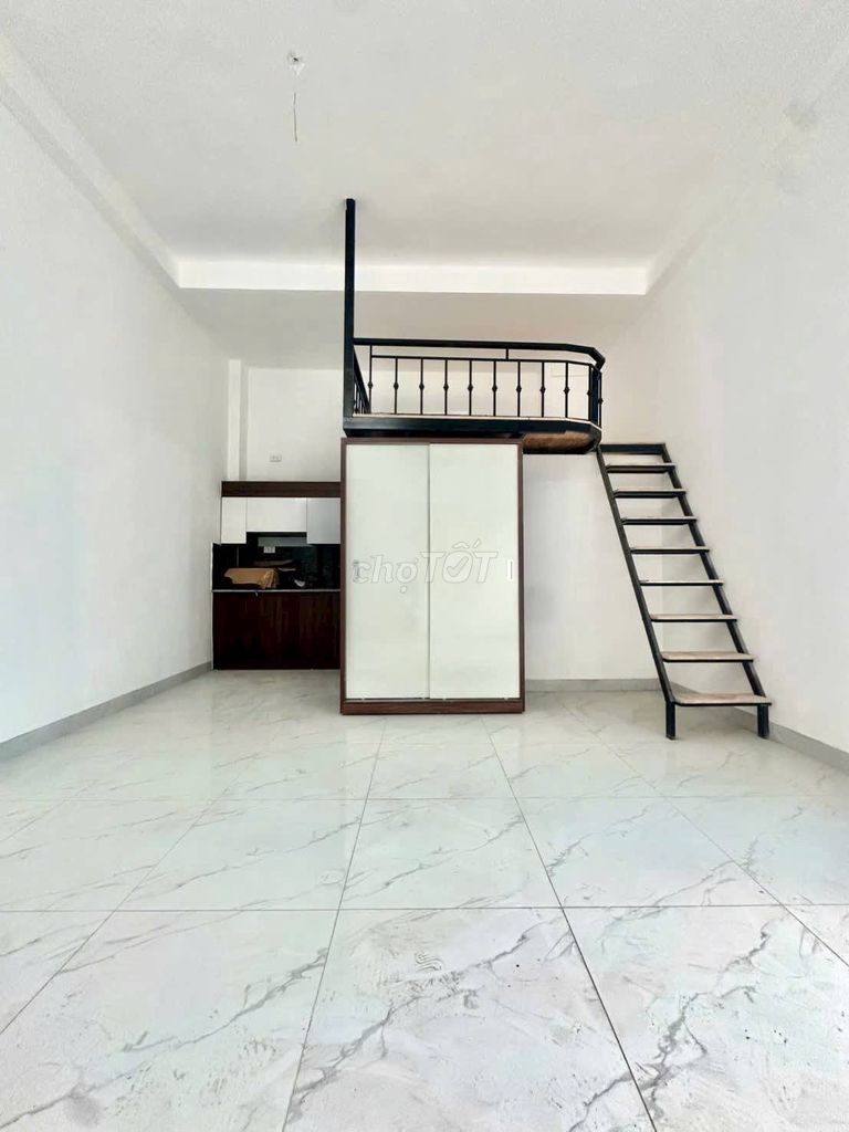 Продам лифты CCMN 5T-60m2, переулки, автомобили в 10 метрах