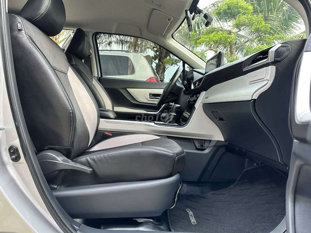 Toyota Veloz 2024, серый, пробег 60 тыс. км