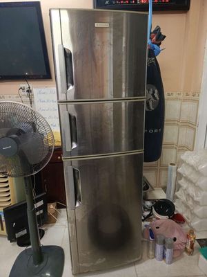 Tủ lạnh Electrolux 245L cao 1,73 mét lạnh bốc khói. Mua bán Tủ lạnh tại Quận 4 Tp Hồ Chí Minh được đăng bởi lân