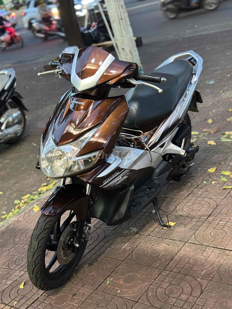 Honda Air Blade 2010 màu Nâu bạc. Mua bán Xe máy tại Thành phố Pleiku Gia Lai được đăng bởi Xe Máy Nguyễn Vũ Gialai hình 10