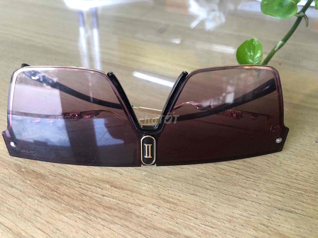 Kính râm Cartier nâu unisex. Mua bán Phụ kiện thời trang khác tại Thành phố Thủ Đức Tp Hồ Chí Minh được đăng bởi Bách Lý hình 1