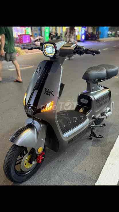 Xe máy điện Christian Dior màu xám mới 99%. Mua bán Xe điện tại Thành phố Thủ Dầu Một Bình Dương được đăng bởi Tú Tú 火火 hình 2