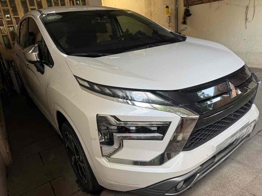 Mitsubishi Xpander 2025 Белый 30 000 км 7 мест выгодно