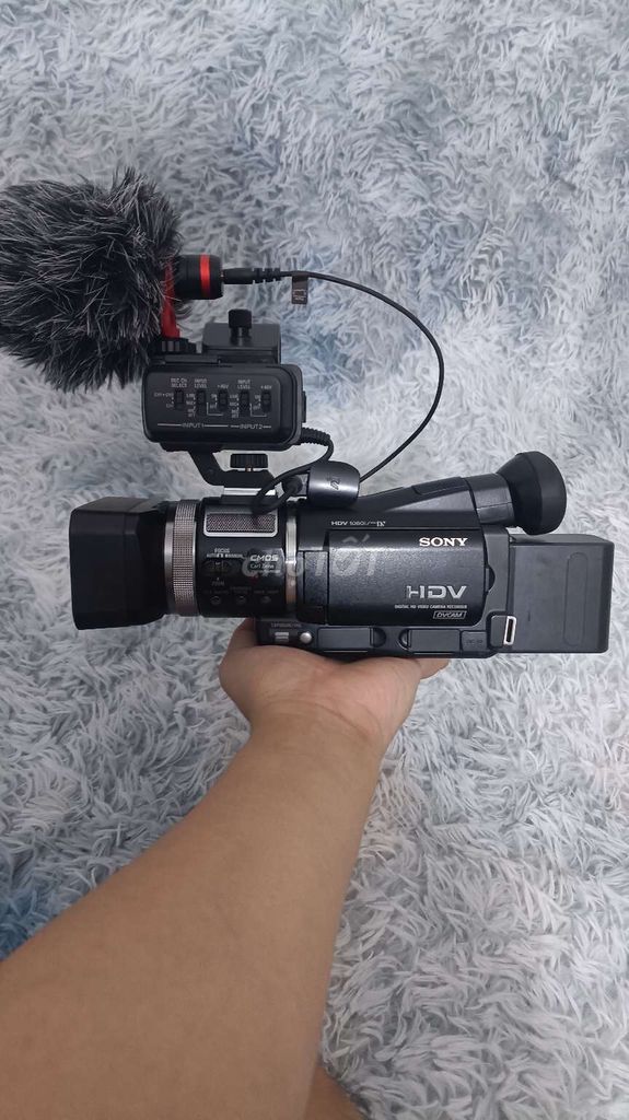 Máy quay Handycam Sony HVR A1J siêu đẹp