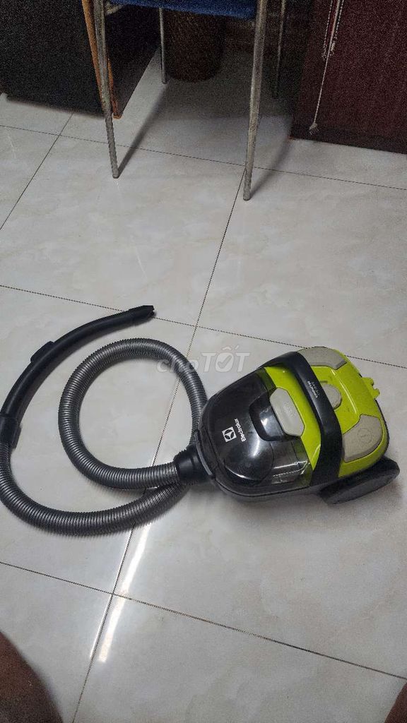 Máy hút bụi Electrolux Đen, Xanh lá đã sử dụng. Mua bán Nội thất, đồ gia dụng khác tại Quận 6 Tp Hồ Chí Minh được đăng bởi 168 Relax hình 1