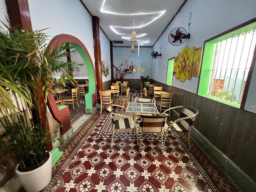 Cần sang nhượng quán cafe giá 400 triệu đã bao gồm cọc 56.000.000vnd