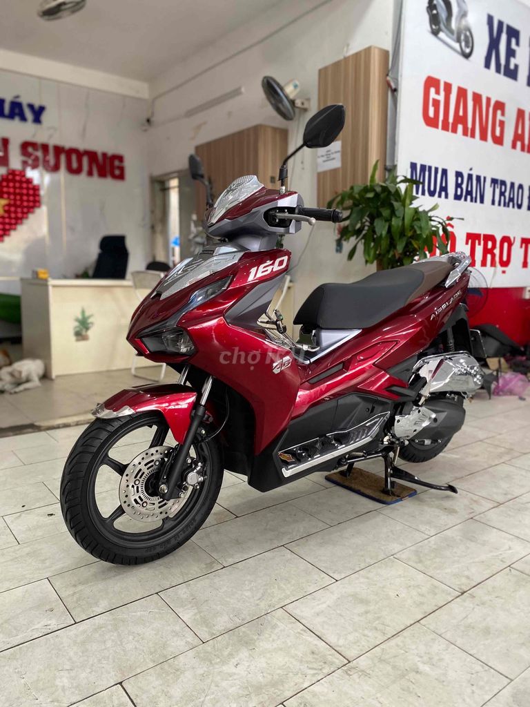 Honda Airblade 160 ABS đk 2023 màu đỏ đen. Mua bán Xe máy tại Quận 12 Tp Hồ Chí Minh được đăng bởi Xe Máy Hoàng Giang An Sương  hình 2