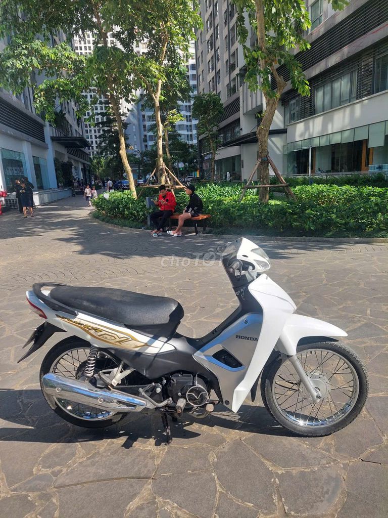Bán xe Wave mầu trắng chính chủ. Mua bán Xe máy tại Quận Hai Bà Trưng Hà Nội được đăng bởi Nguyễn Khánh Trực hình 4