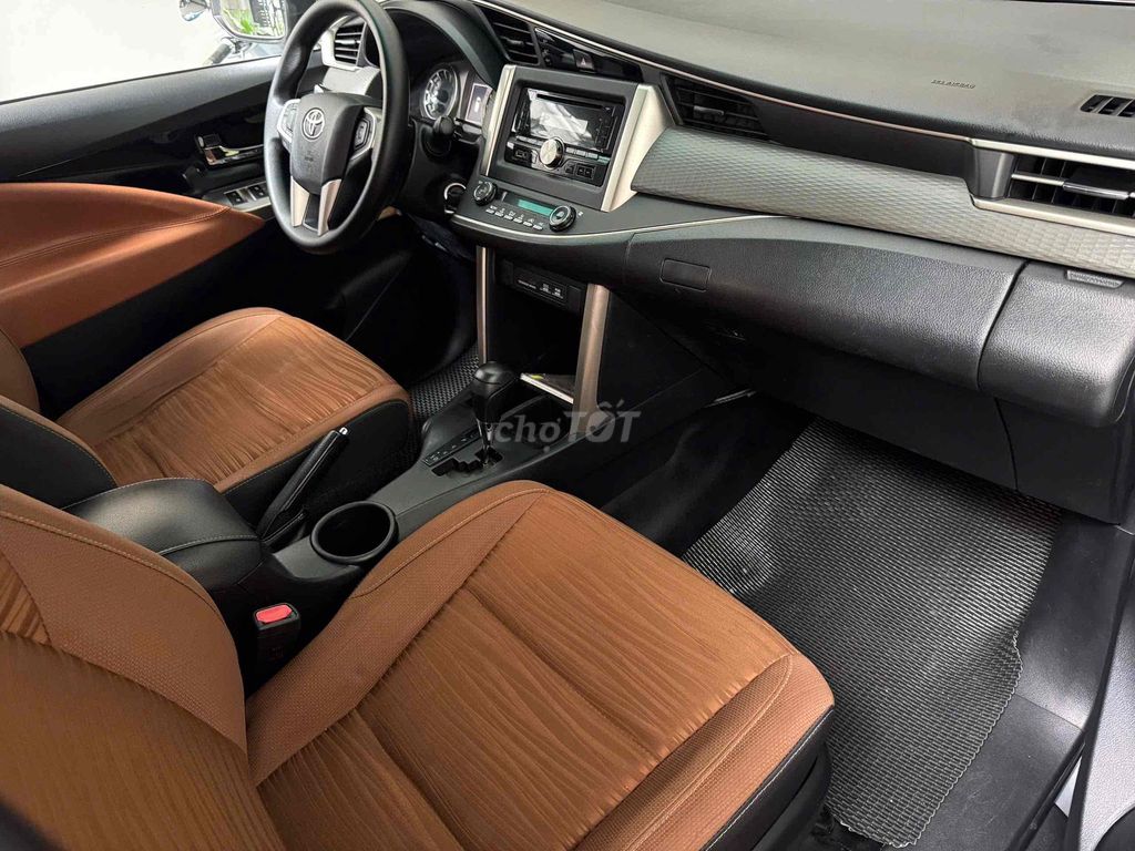 Toyota Innova G 2017 АКПП Серебристый