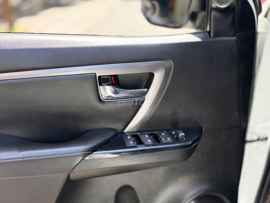 Toyota Fortuner 2022 2.4L 4x2 AT Белый