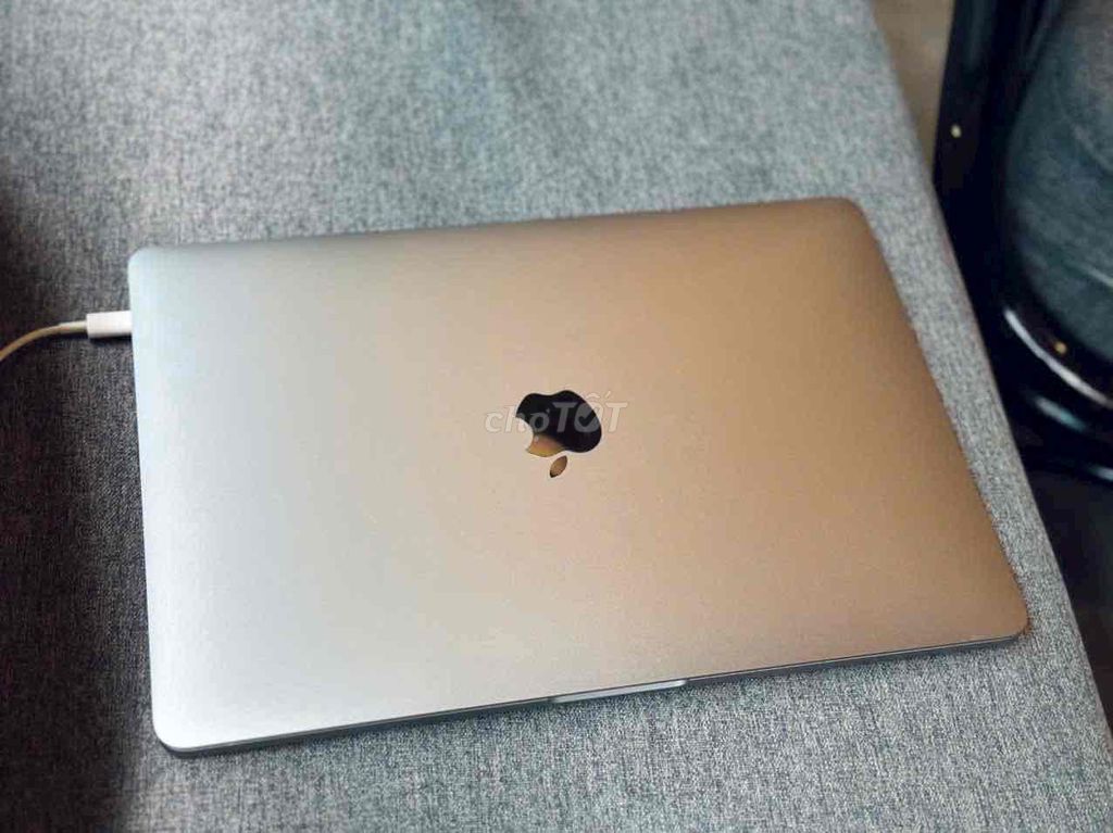 Apple MacBook Pro 2018 13 inch. Mua bán Laptop tại Quận Gò Vấp Tp Hồ Chí Minh được đăng bởi bích hình 1