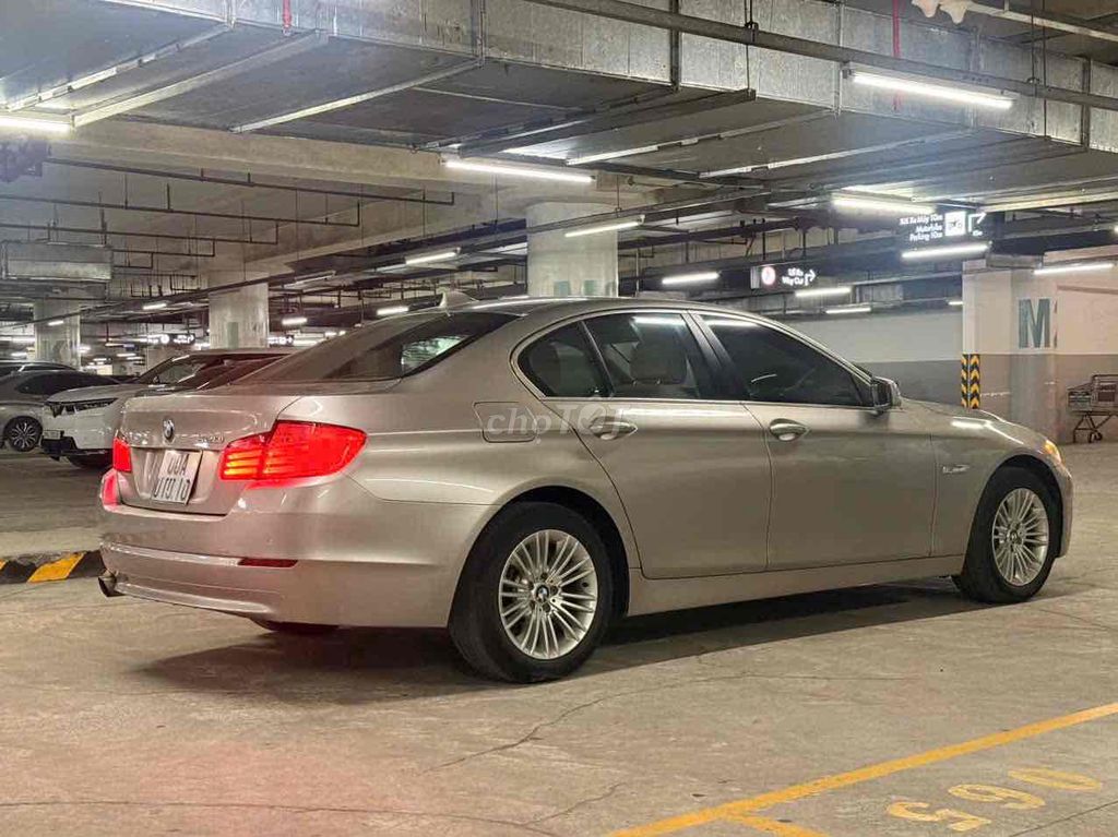 BMW 520i 2014 Песочный, кожа