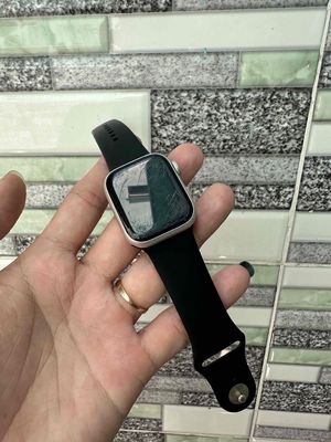 apple watch seri 7 size 41 silver kính trầy nhiều. Mua bán Thiết bị đeo thông minh tại Thành phố Vũng Tàu Bà Rịa - Vũng Tàu được đăng bởi BINHHYK 