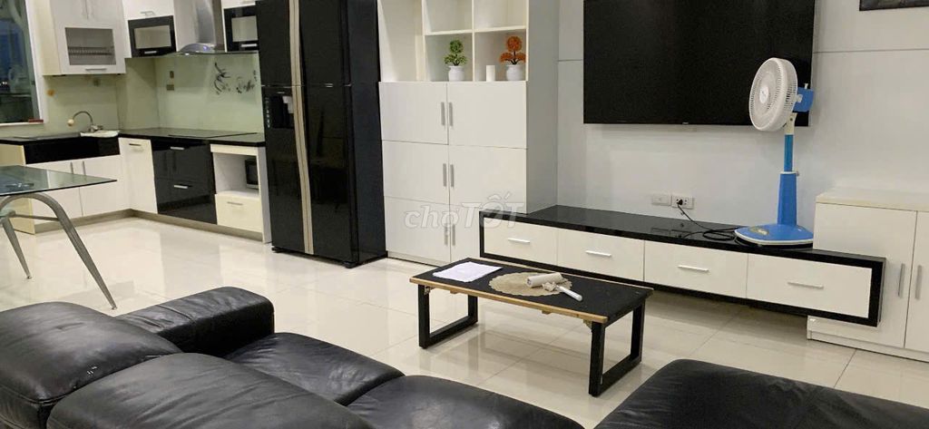 Аренда · 2 комн. · 80 м² · Quận 7, ул. Phạm Hữu Lầu