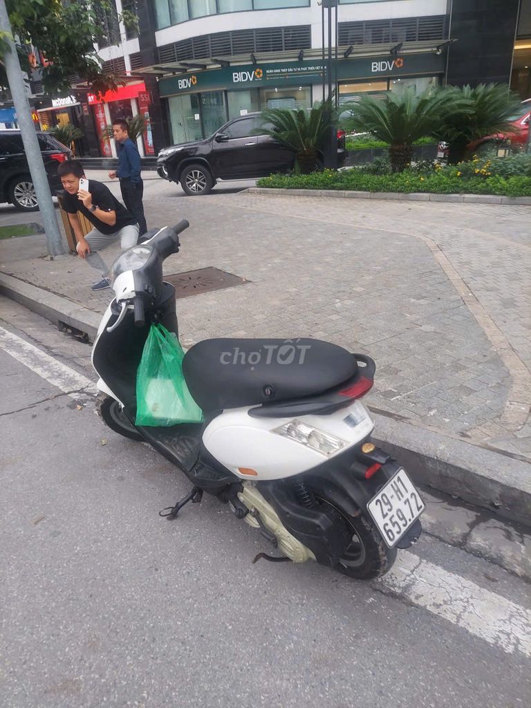 Bán xe Zip mầu trắng của Piaggio chính chủ. Mua bán Xe máy tại Quận Hai Bà Trưng Hà Nội được đăng bởi Mr tín  hình 3