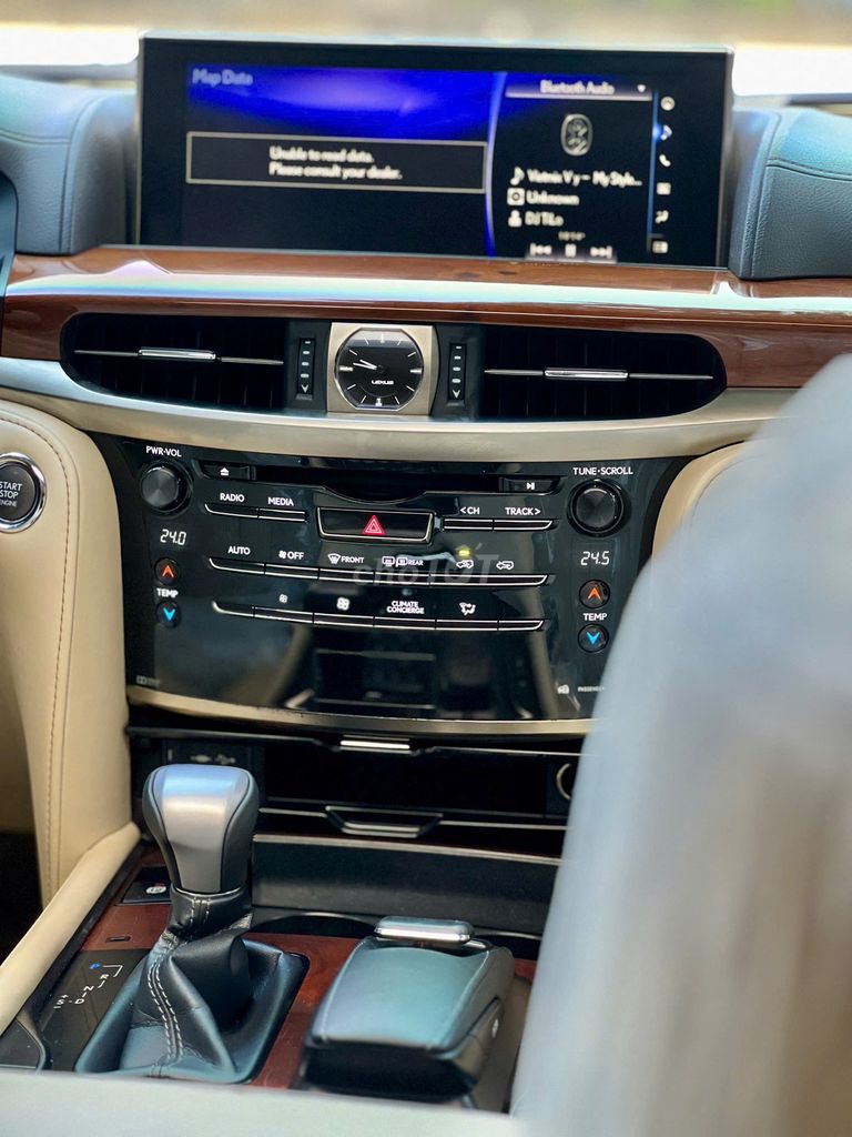 Lexus LX570 Trung Đông 2017 nội thất kem, bền sang. Mua bán Ô tô tại Quận Long Biên Hà Nội được đăng bởi Long Biên Cars hình 11