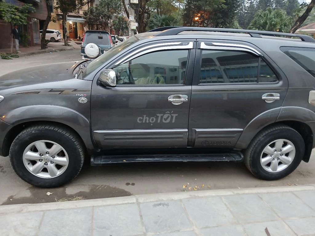 Toyota Fortuner 2011 2.5G - 280000 km