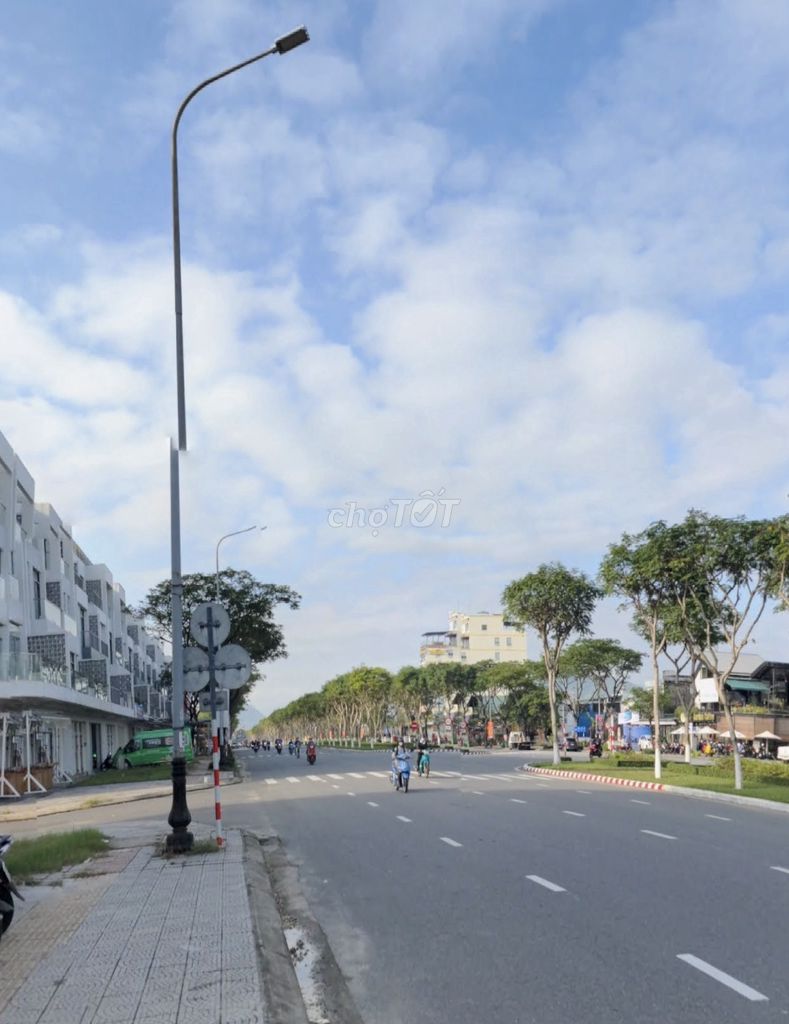 [BDSNHAPHO] Shophouse 4 tầng thang máy, PCCC MT Nguyễn Sinh Sắc