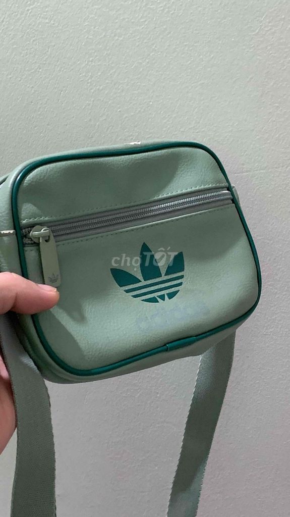 Túi đeo chéo Adidas Chính Hãng Unisex. Mua bán Túi xách tại Quận Cái Răng Cần Thơ được đăng bởi Hoài Lê hình 1