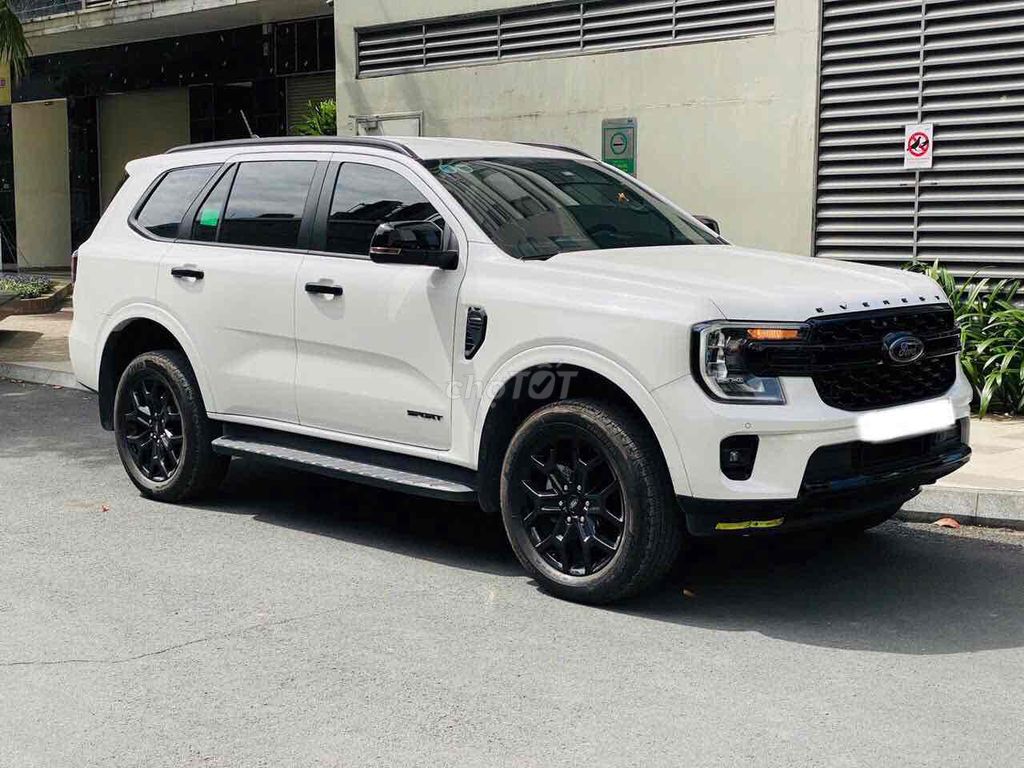 Cần bán xe ford everest sport 2023 xe đi lướt