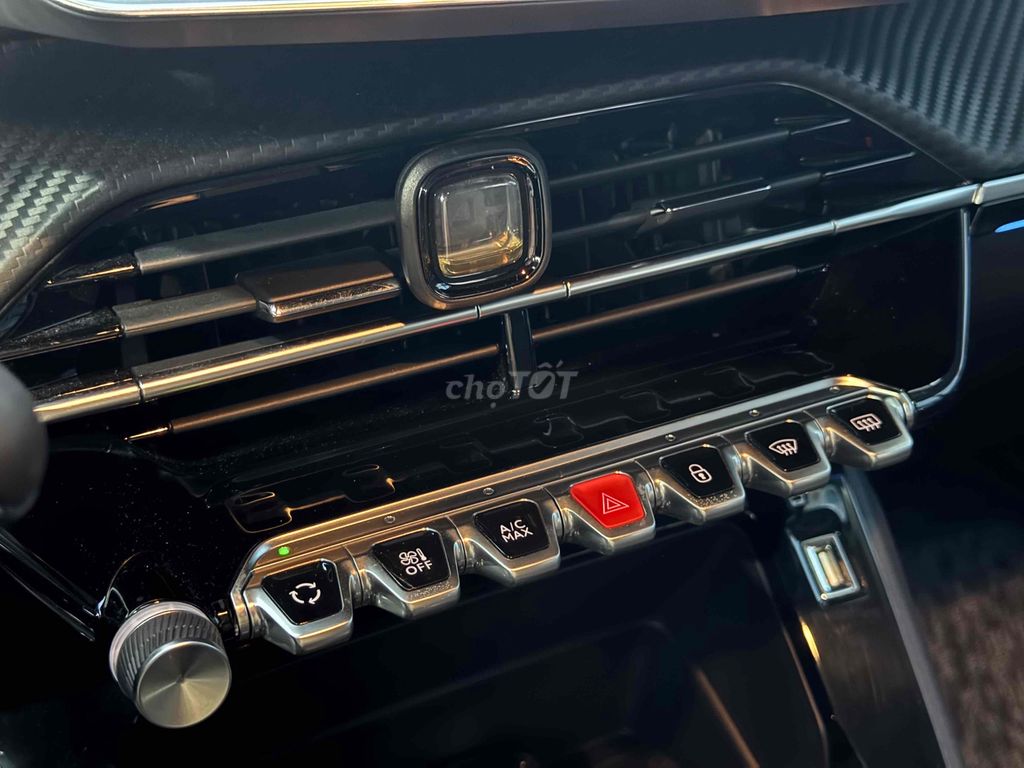 Peugeot 2008 2024 GT Line 1.2 AT - 3600 km. Mua bán Ô tô tại Thành phố Thủ Đức Tp Hồ Chí Minh được đăng bởi Long Auto Vạn Phúc hình 17