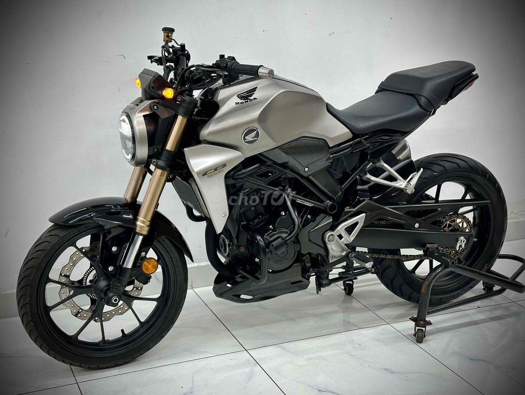 HONDA CB300R DATE 2019. Mua bán Xe máy tại Quận Gò Vấp Tp Hồ Chí Minh được đăng bởi Trần Trọng Thuận hình 1